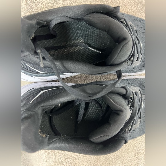 Hoka One One Clifton 8 Shoes Black White Running  Athletic Women’s size 9 B - Picture 9 of 11